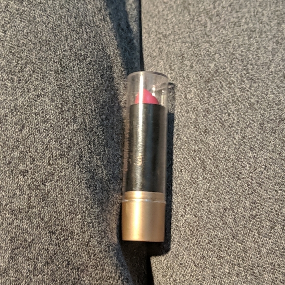 Lipstick - Picture 9 of 9